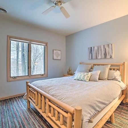 Resort-Style Harbor Springs Home With 2 Decks! Exterior foto