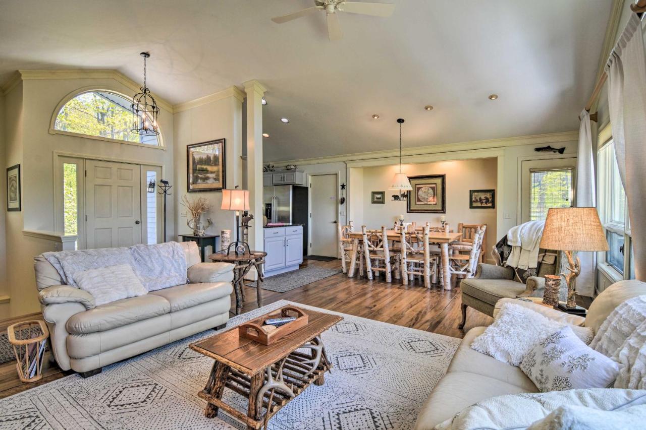 Resort-Style Harbor Springs Home With 2 Decks! Exterior foto