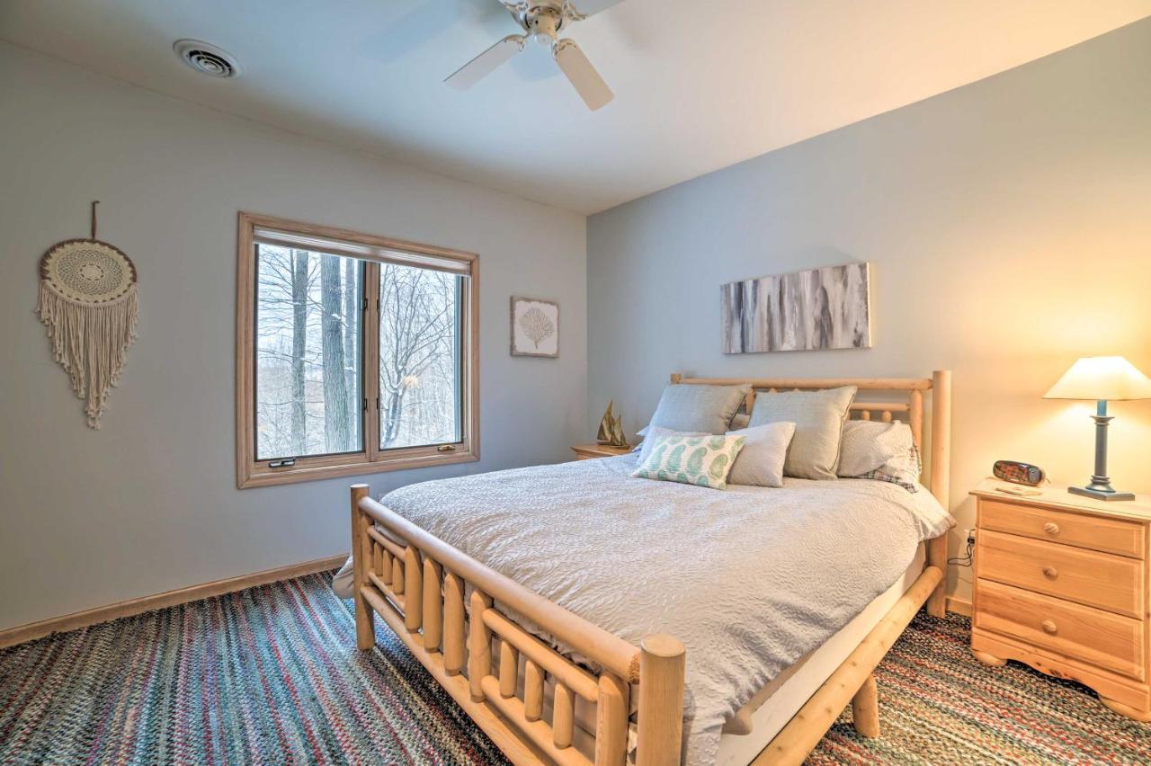 Resort-Style Harbor Springs Home With 2 Decks! Exterior foto