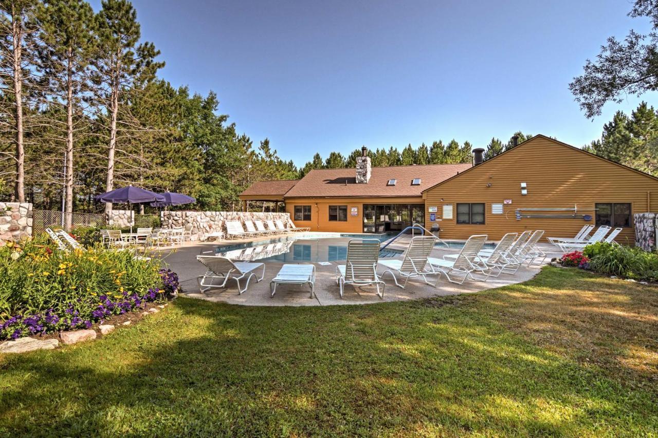 Resort-Style Harbor Springs Home With 2 Decks! Exterior foto