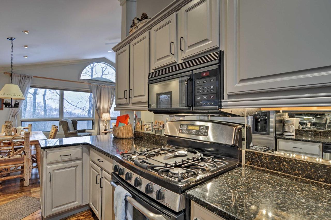 Resort-Style Harbor Springs Home With 2 Decks! Exterior foto