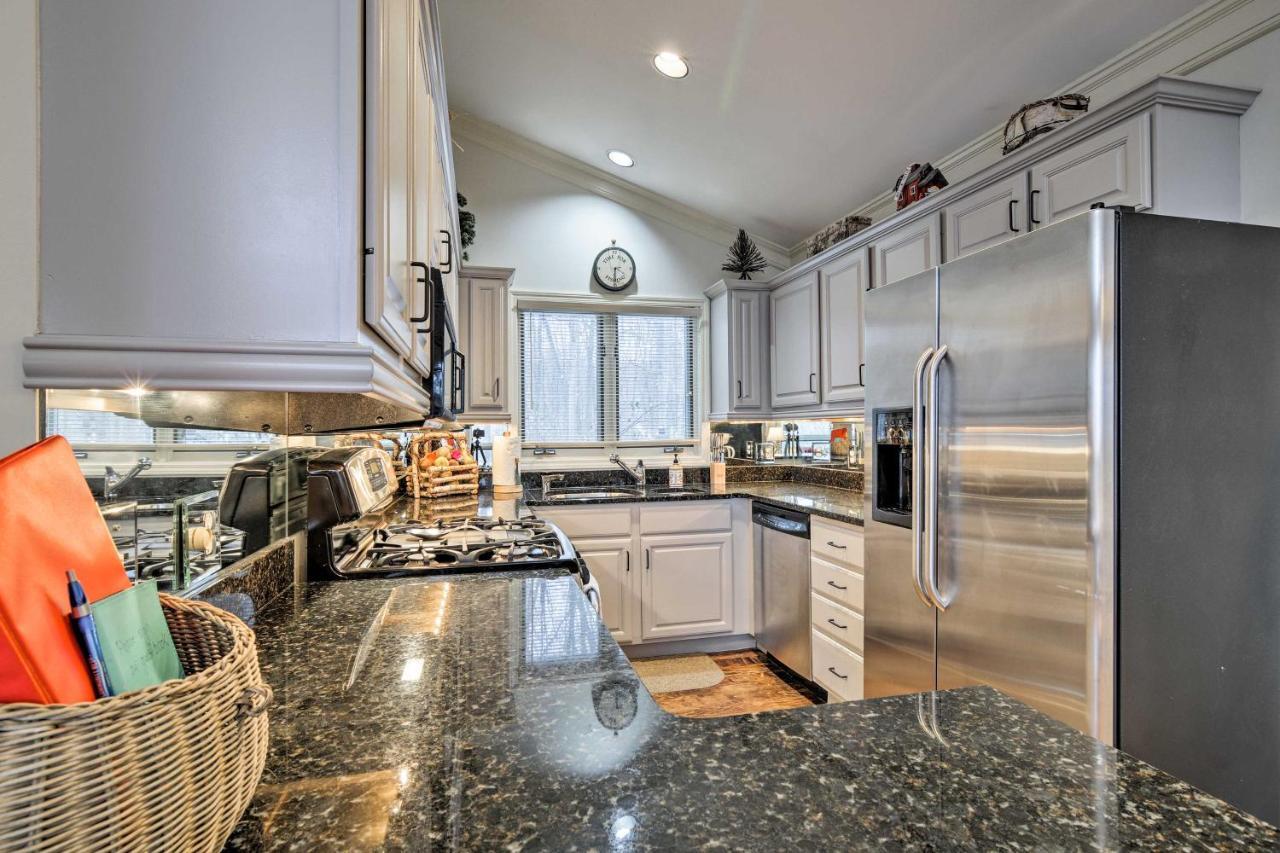 Resort-Style Harbor Springs Home With 2 Decks! Exterior foto